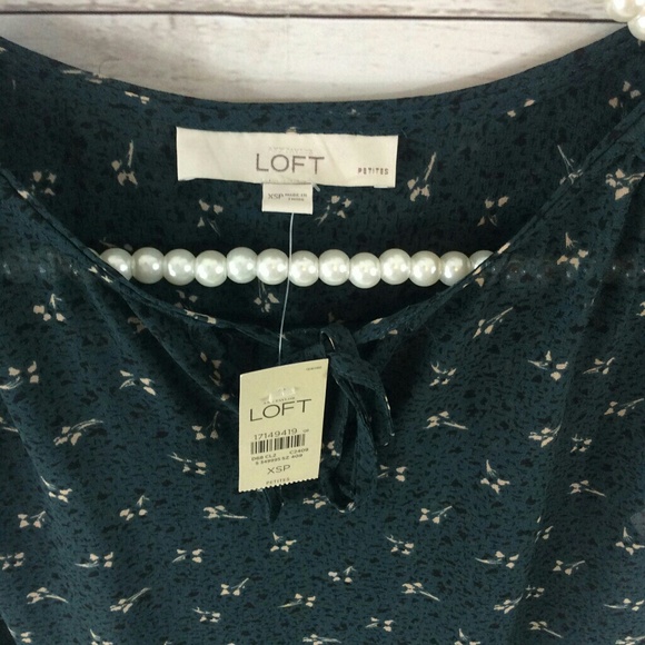 NWT {Loft} Green flower print blouse - Picture 4 of 4